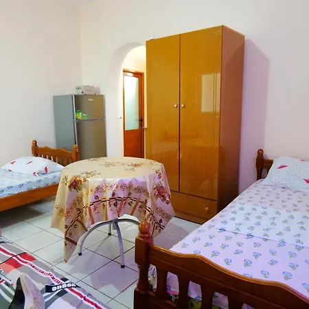 Vila Juli 1 بورش